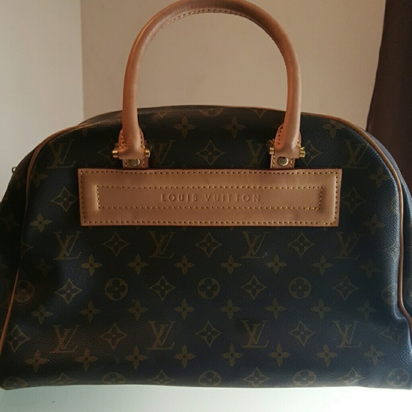 Louis Vuitton (not authentic )