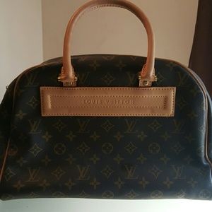 Louis Vuitton (not authentic )