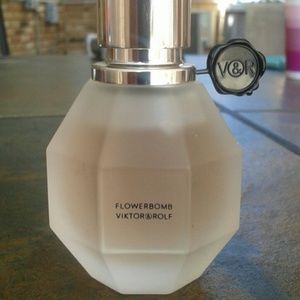 Victor and rolf flower bomb hair mist