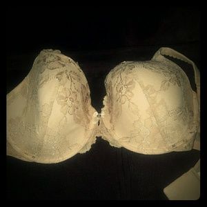 36DDD Never worn Victoria Secrets beige bra