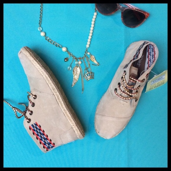 TOMS Shoes - TOMS Sand Alarco Desert Botas Booties Sz 7.5 Shoes