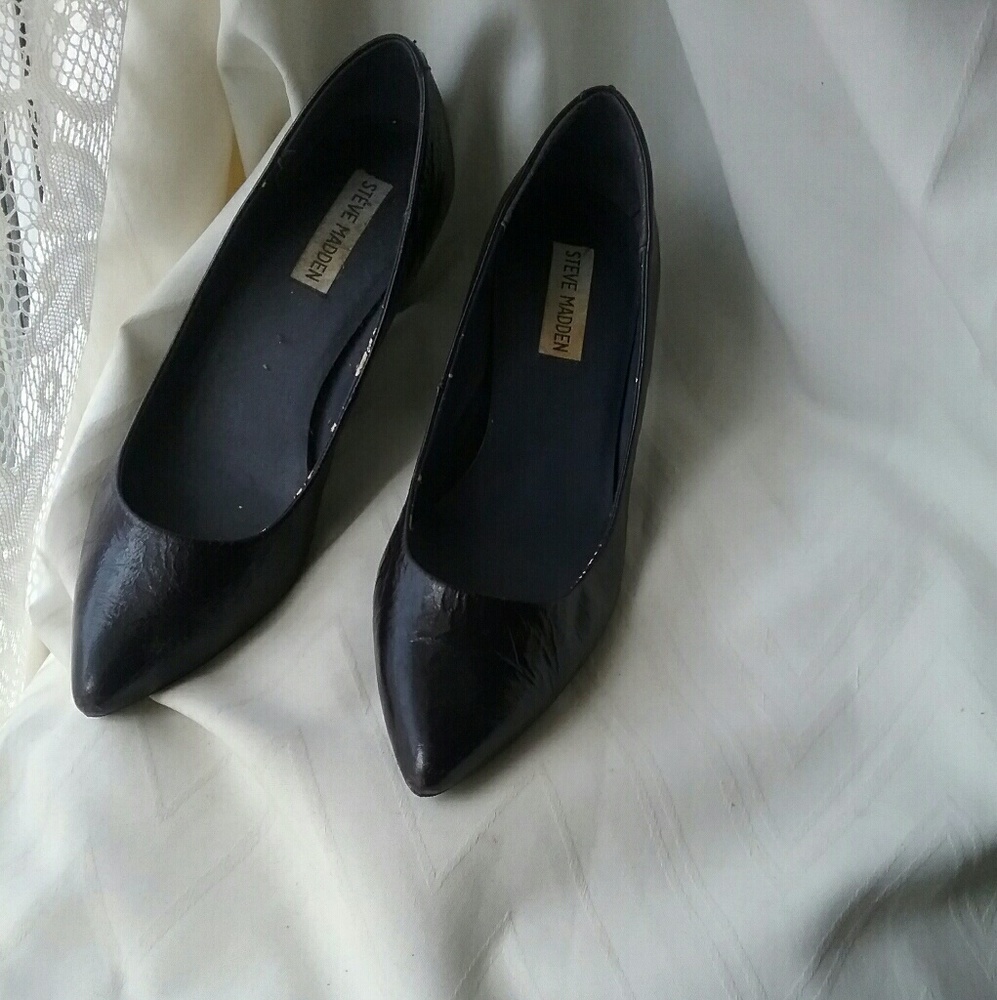 Kitten pumps pointy toed