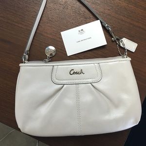 Coach - Pearl Purse
