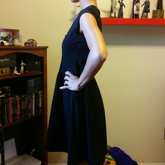 H&M BLACK DRESS WITH ZIPPER FRONT - Picture 2 of 4