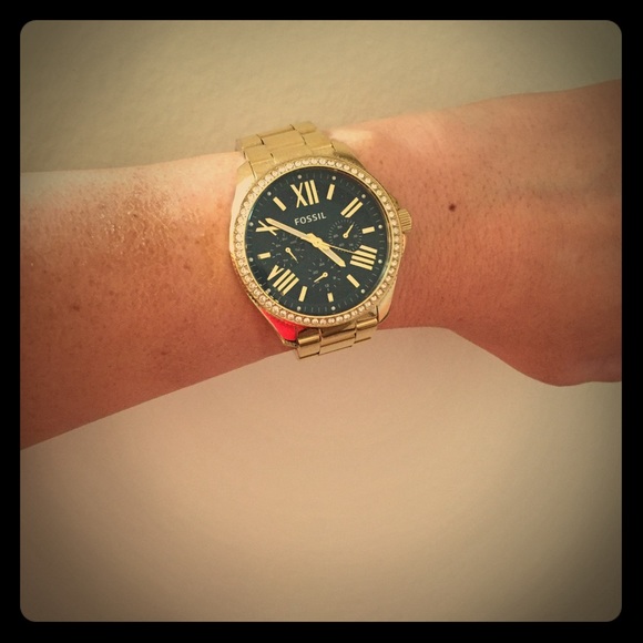 ❗️REDUCED❗️Fossil watch. Navy face and gold band