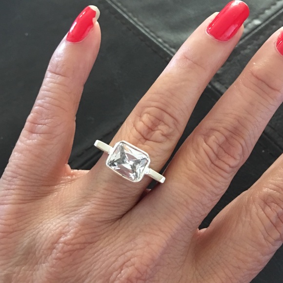 Beautiful ring - Picture 3 of 4