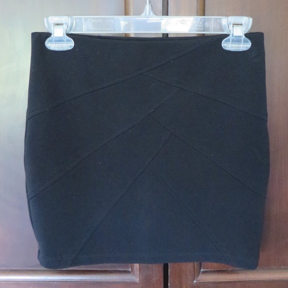 Black textured mini skirt