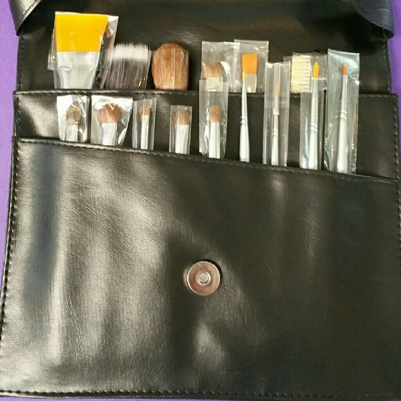 Makeup Brush Set With Pouch