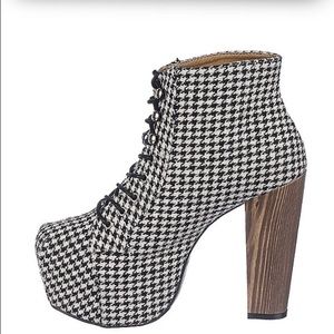 Black/white women's platform