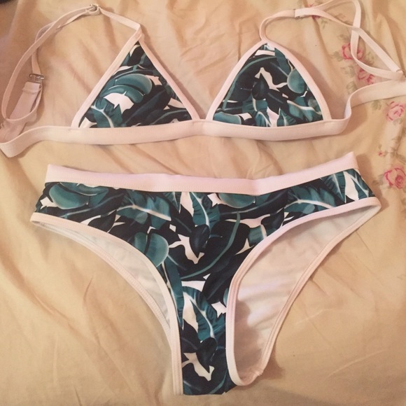Super cute palm leaf bikini!