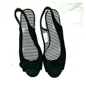 Black wedges