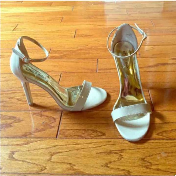 Altard state nude heels