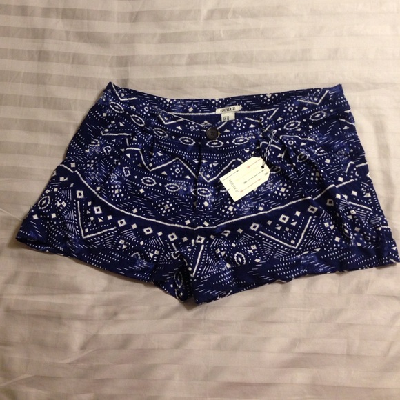 Forever 21 Blue & Cream Tribal Shorts size 28