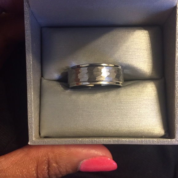 Triton hammered style comfort fit men's 8mm ring