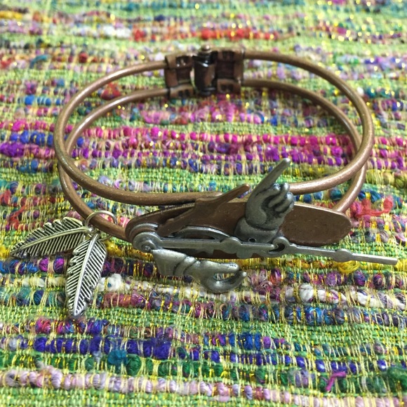 Bracelet - Picture 1 of 2