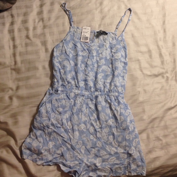 ❣New With Tags❣ F21 Blue&White Paisley Romper
