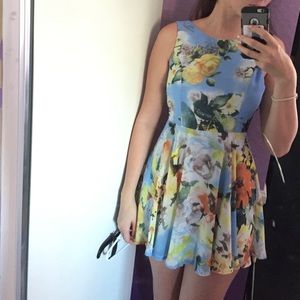 Short vintage-y summer dress with floral pattern