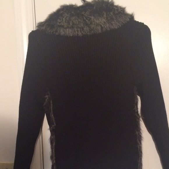 Sweater/Jacket - Picture 3 of 3