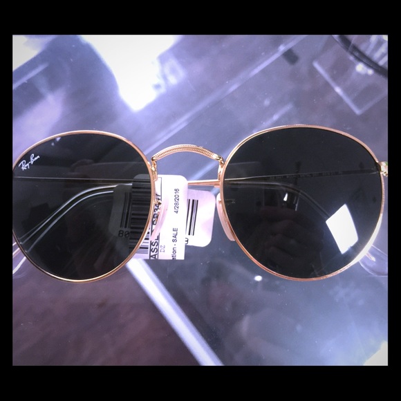 Rayban black w gold rim RB3447. Beautiful style.