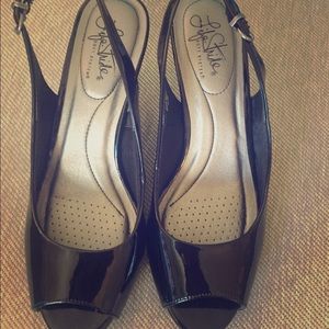 Lifestride black sling back peep toe shoes