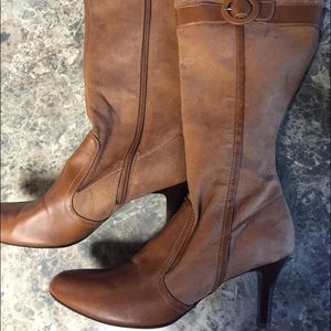Women's high heeled boots