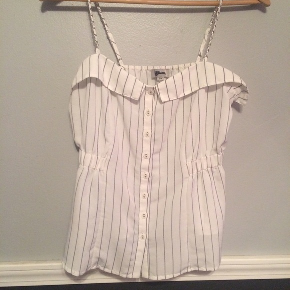 Guess Chain Strap top - Picture 3 of 4