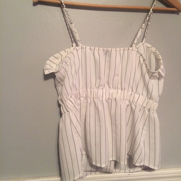 Guess Chain Strap top - Picture 4 of 4