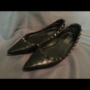 {SOLD} Valentino Studded Flats Noir