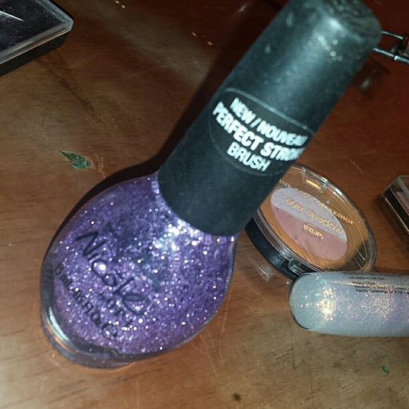 Makeup bundle - Picture 4 of 4