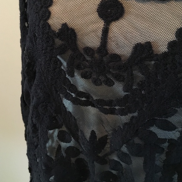 Black tunic top. One size fits most - Picture 3 of 3