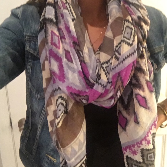 Patterned scarf - Picture 4 of 4
