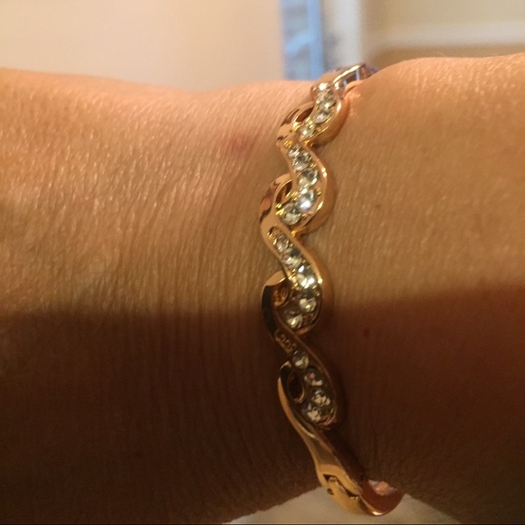 18k Yellow Gold Plated Twist Bracelet - Picture 2 of 3
