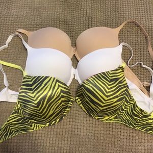 VS pink bras