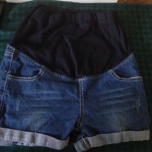 Maternity shorts