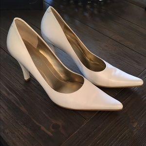 🎉Nine West 🎉White heels 🎉sz 61/2