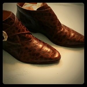 Leather short boots, used; 1980's; worn insides.