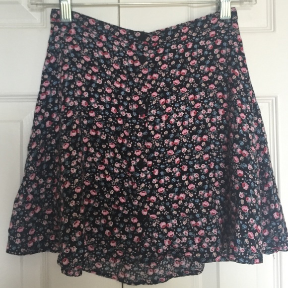 H&M floral button up skirt - Picture 1 of 2