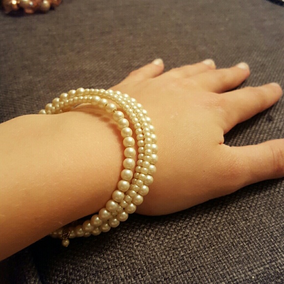 Pearl Bracelet - Picture 1 of 4