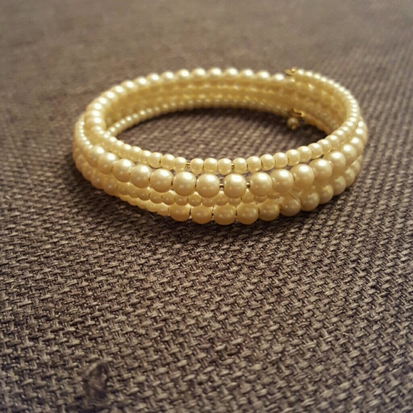Pearl Bracelet - Picture 2 of 4