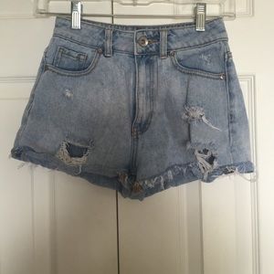 Bullhead distressed mom shorts