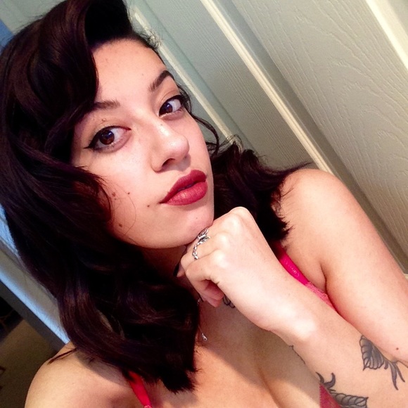 Meet your Posher, Mia - Picture 1 of 1