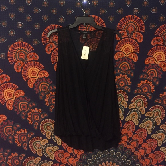 Forever 21 women's black top with clip