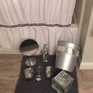 Bling bathroom set super cute used 8 pieces