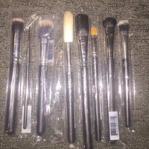 8 brand new MAC cosmetic makeup brushes on sale!