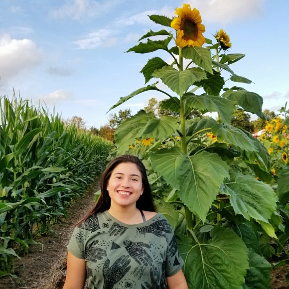 Meet your Posher, Jocelyn - Picture 2 of 7