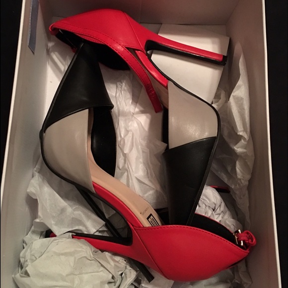 Ankle strap pump from Shoe Dazzle