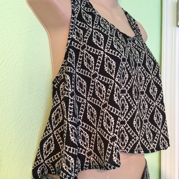 Tribal print Crop top strappy back - Picture 2 of 3