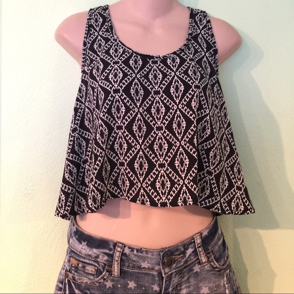 Tribal print Crop top strappy back - Picture 3 of 3