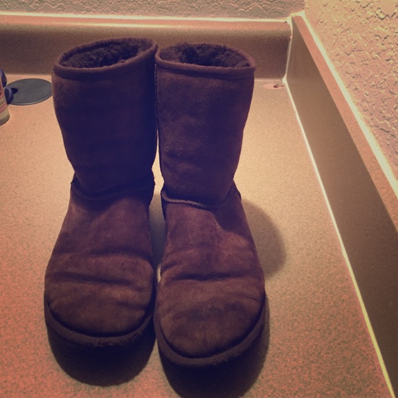 Brown Uggs.