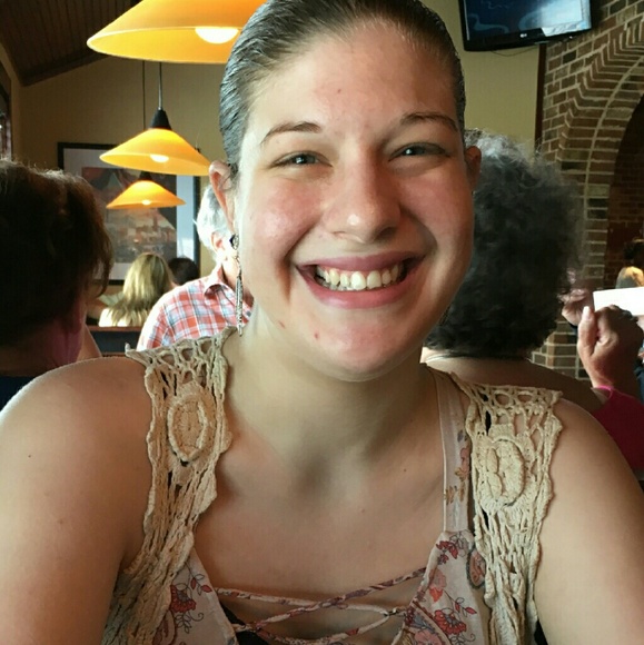 Meet your Posher, Katie - Picture 3 of 3